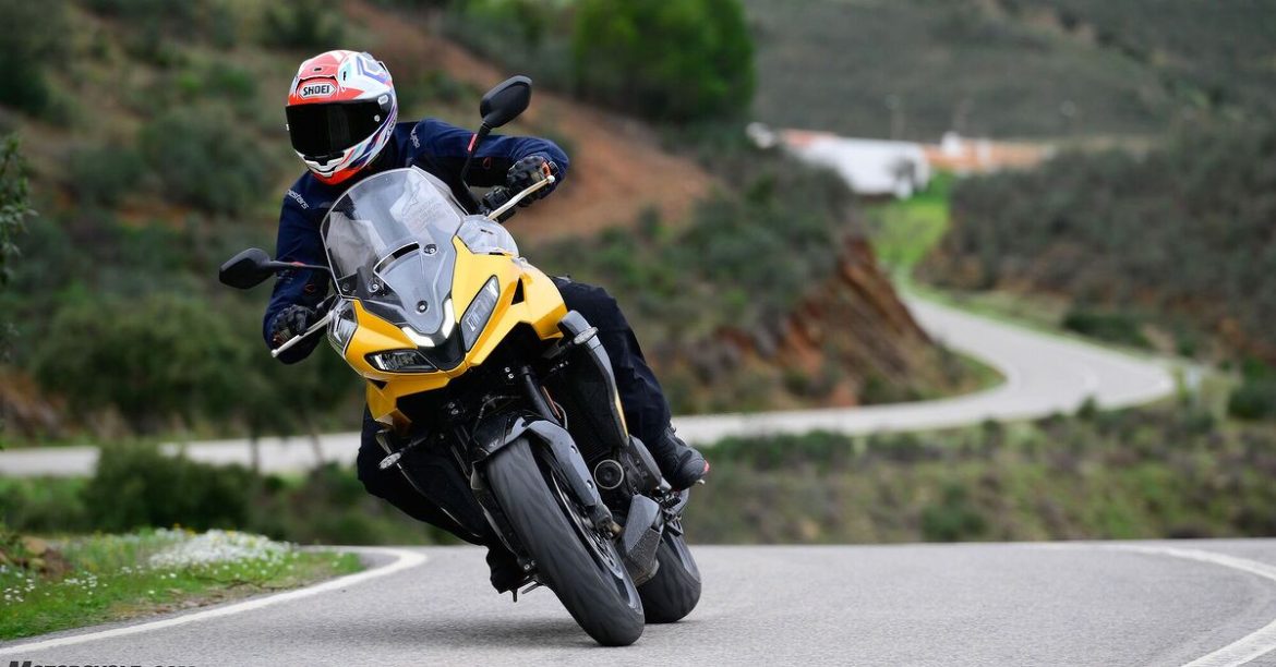 Ce que vous devez absolument savoir sur la Triumph Tiger Sport 800 avant de l&rsquo;essayer 🏍️✨